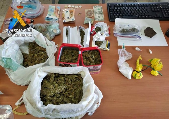 [Grupoextremadura] Nota Prensa.* "La Guardia Civil Interviene Diferentes Tipos De Droga A Un Vecino De Alburquerque"