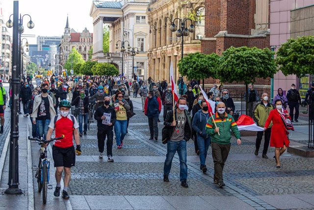 Manifestación contra la celebración de elecciones en Polonia