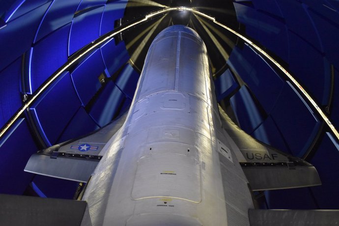 Sexta misión para un agrandado drone espacial secreto X-37B 