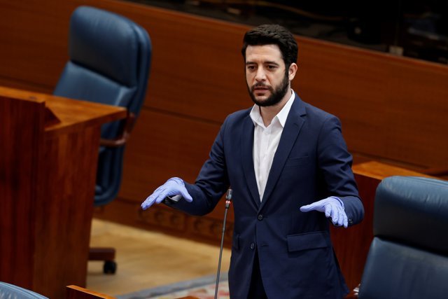 El diputado de Ciudadanos, César Zafra Hernández interviene en el pleno de la Asamblea de Madrid 