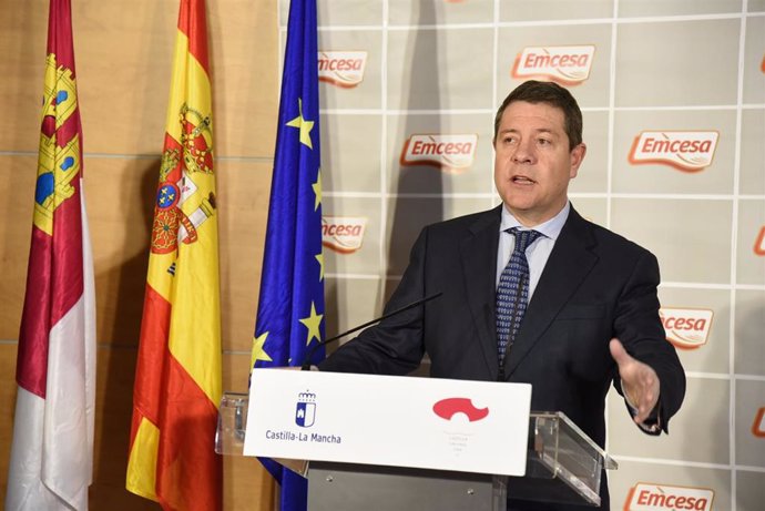 El presidente de Castilla-La Mancha, Emiliano García-Page, en su visita a la empresa EMCESA