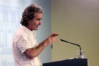 Simón asegura que las playas con gran cantidad de viento "dispersan más los posibles virus"