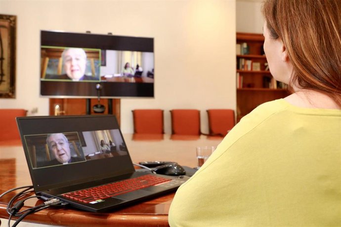 La presidenta del Govern, Francina Armengol, se reúne por videoconferencia con el obispo de Mallorca, Sebasti Taltavull.