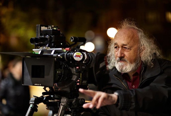 Montxo Armendariz durante un rodaje