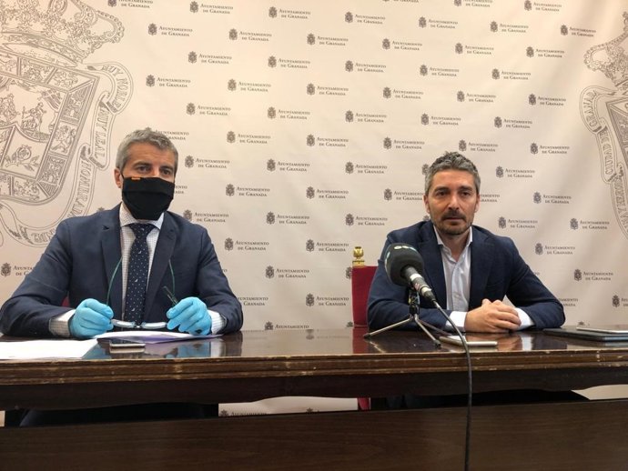 Los portavoces del equipo de gobierno local de Granada, César Díaz y Manuel Olivares