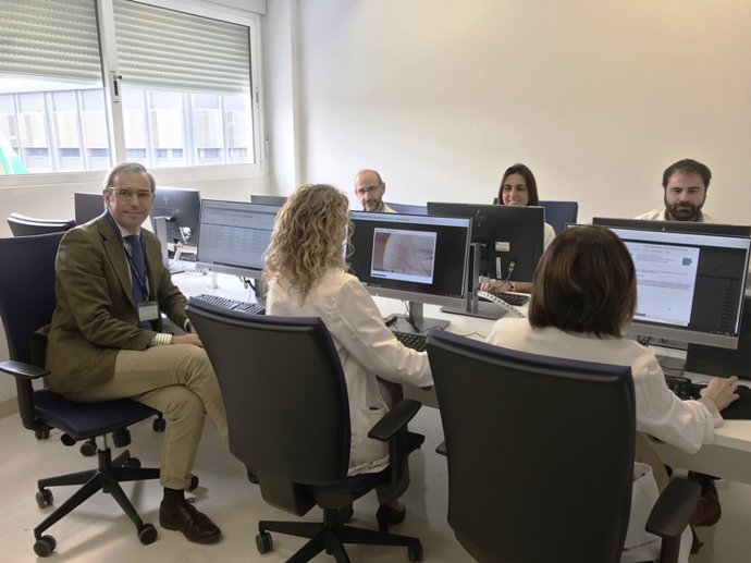 Sala digital del Hospital Macarena para atención de teleconsultas por parte de especialistas médicos