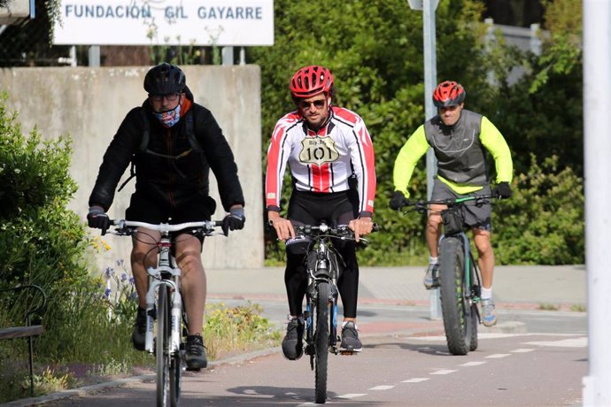 Feliciano López practica deporte en bicicleta durante el desconfinamiento