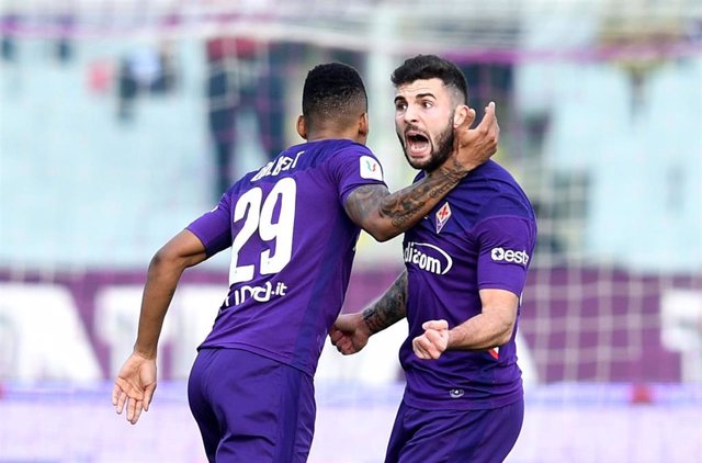 Patrick Cutrone, ya curado de la COVID-19, celebra un gol con la Fiorentina