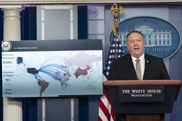 Mike Pompeo en una comparecencia con miembros del grupo responsable de la lucha contra el coronavirus en Estados Unidos