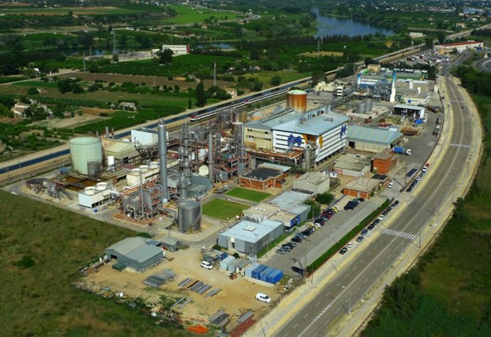 La fbrica d'Ercros a Tortosa (Tarragona)