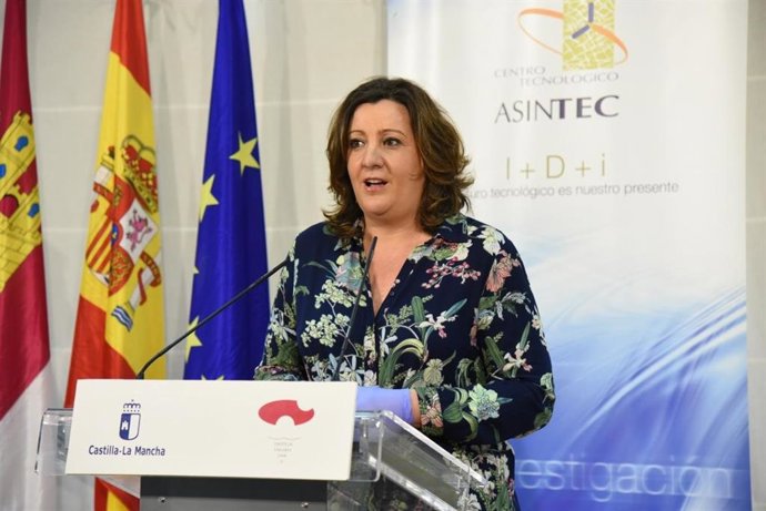 La consejera de Economía, Empresas y Empleo, Patricia Franco, visita el Centro Tecnológico de la Confección (CTEC) de Talavera de la Reina.