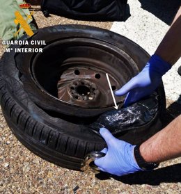 Sucesos.- Detenido un varón en la A-66 en Mérida con más de 10,5 kilos de hachís en un coche en una rueda de repuesto