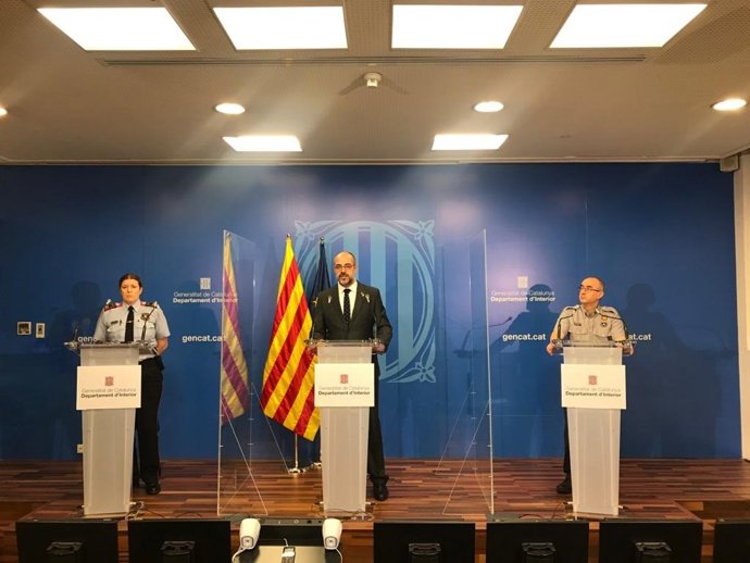 El conseller de Interior, Miquel Buch, en rueda de prensa junto al subdirector de Protección Civil Sergio Delgado y la intendente de Mossos d'Esquadra Mnica Luis