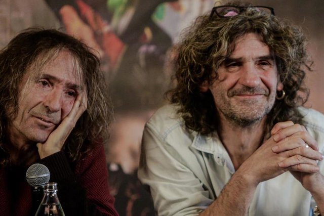 Roberto Iniesta e Iñaki ‘Uoho’ Antón de Extremoduro durante una rueda de prensa en la que han confirmado una gira de despedida