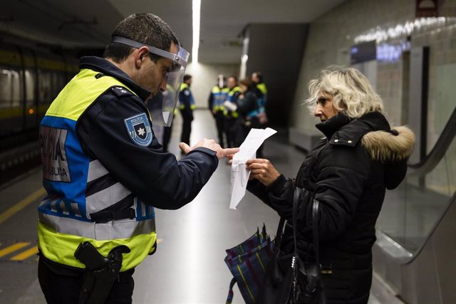 Vigilancia policial en el metro de Oporto