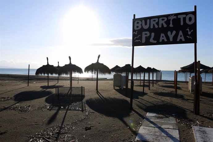Playa Playamar en Torremolinos donde se encuentra cerrada debido al decreto de Estado de Alarma por el COVID-19. Málaga a 22 de abril del 2020