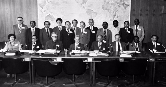 Foto de la 33 Asamblea Mundial de la Salud, el 8 de mayo de 1980, en el que se declaró la erradicación de la viruela