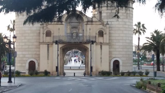 Ciudadanos paseando en Badajoz durante la fase cero