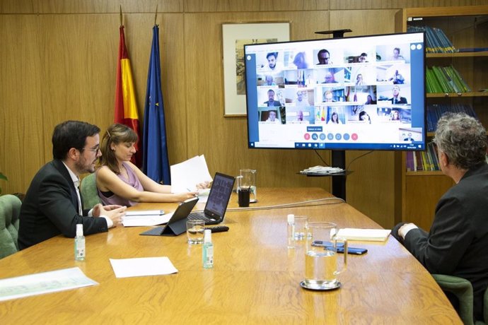 El ministro de Consumo, Alberto Garzón, mantiene un encuentro telemático con responsables de las CCAA