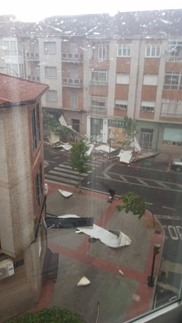 Una tormenta provoca la caída de tejados en Verín (Ourense)
