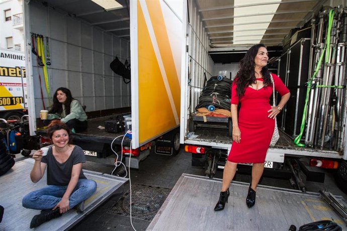 La actriz Sarita Choudhury posa durante el rodaje de la nueva película "Nieva en Benidorm" de Isabel Coixet, en Benidorm/Alicante/Valencia (España) a 27 de febrero de 2020. (archivo)