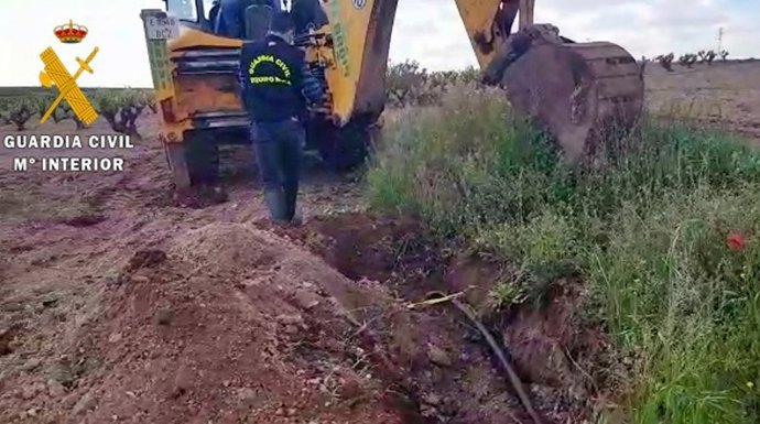 Catas en un enganche ilegal de agua