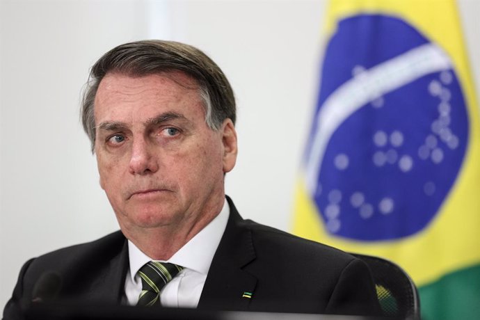 Fútbol.- Bolsonaro defiende la vuelta del fútbol pese al repunte de casos y fall