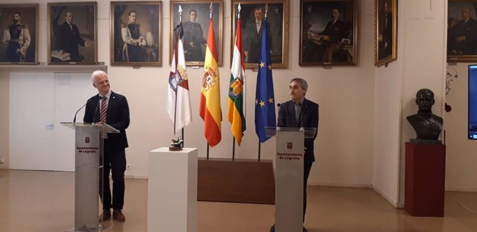 El alcalde de Logroño, Pablo Hermoso de Mendoza, y el rector de la UR, Julio Rubio