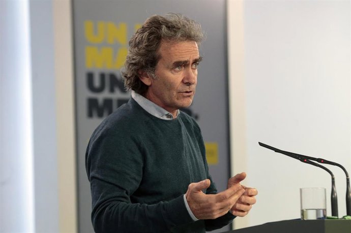 El director del Centro de Alertas y Emergencias Sanitarias, Fernando Simón, comparece en rueda de prensa este viernes, 
