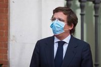 Almeida pide "responsabilidad" el primer día de las peatonalizaciones que hacen de Madrid "una ciudad nueva"