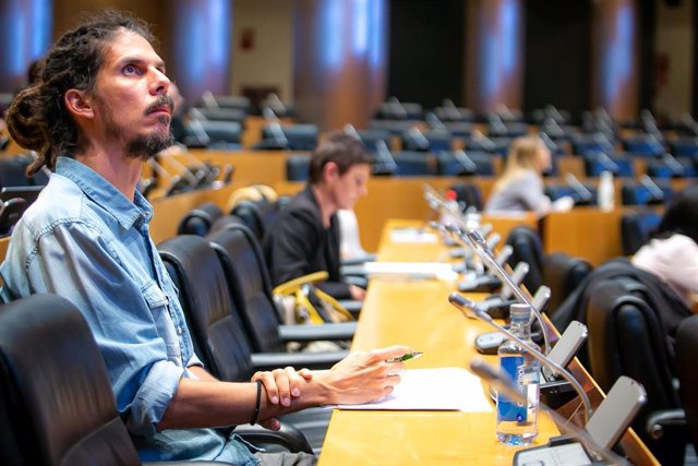 El diputado y secretario de Organización de Podemos, Alberto Rodríguez, en una comisión del Congreso