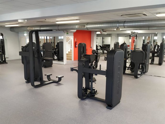 Máquinas del interior de un gimnasio