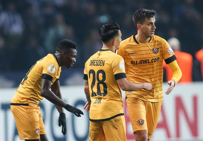 Fútbol.- Dos positivos en el Dynamo de Dresde ponen en peligro el comienzo del f