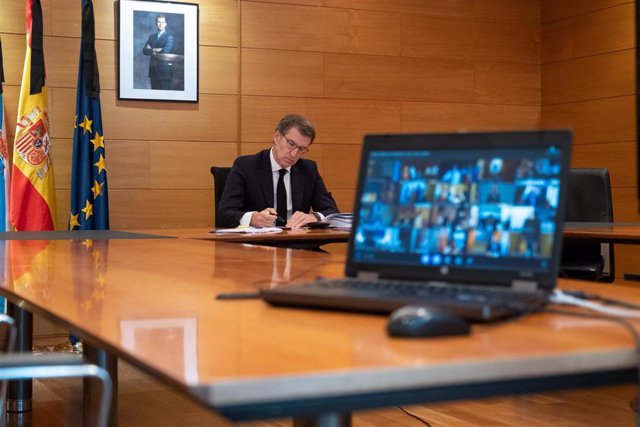 El presidente de la Xunta, Alberto Núñez Feijóo, en la novena videoconferencia con el presidente del Gobierno, Pedro Sánchez, y el resto de líderes autonómicos.