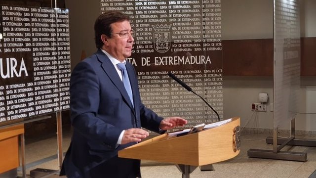 Guillermo Fernández Vara, en rueda de prensa este domingo.