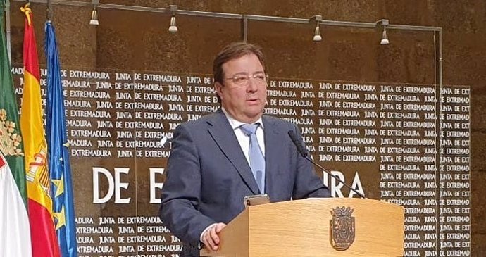 Guillermo Fernández Vara, en rueda de prensa.