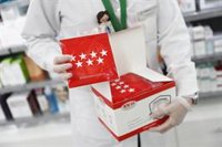 Sociedades de Medicina del Trabajo ven "inadecuado" y "factor de riesgo" el reparto de mascarillas FFP2