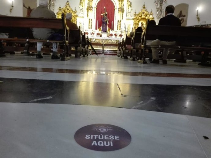 Interior de la Basílica del Gran Poder de Sevilla en el primer día de su reapertura al culto tras el decreto de estado de alarma
