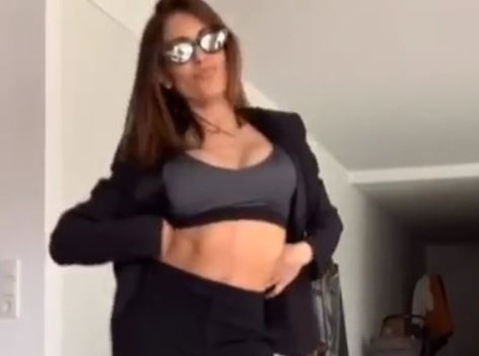 Hiba abouk celebra millon de seguidores