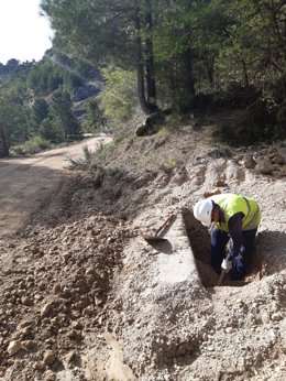 Obras de emergencia en el camino de la Peguera del Madroño