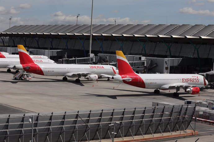Varios aviones de Iberia aparcados en el Aeropuerto de Madrid-Barajas Adolfo Suárez  