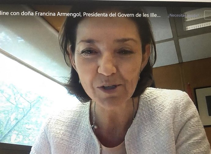 La ministra de Turismo, Reyes Maroto, participando en el evento digital con los presidentes de Baleares y Canarias, Francina Armengol y Ángel Víctor Torres, respectivamente