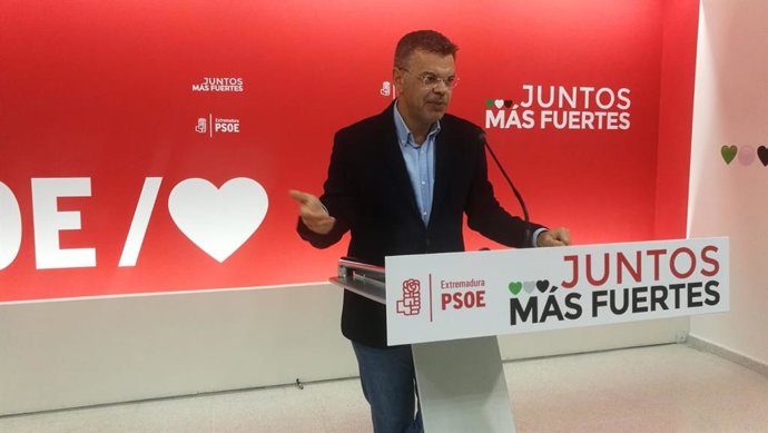 El portavoz del PSOE de Extremadura, Juan Antonio González