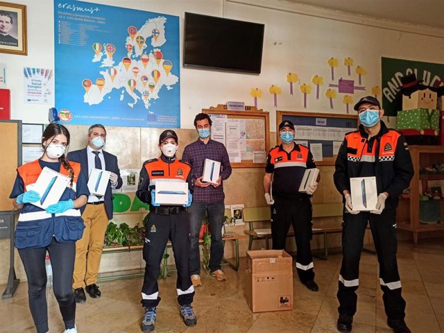 Reparto de 557 tablets a alumnos de Jaén.