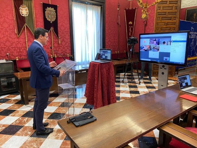 El alcalde de Granada, Luis Salvador, en rueda de prensa telemática