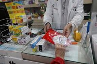 La Comunidad de Madrid reparte 242.966 mascarillas hasta las 12 horas, a través de las farmacias