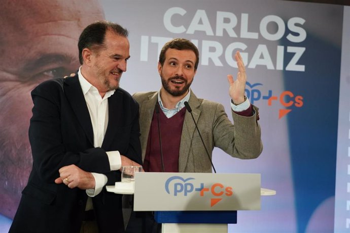 (I-D) El candidato a lehendakari de la coalición PP+C's, Carlos Iturgaiz, y el presidente del Partido Popular, Pablo Casado, en el acto de presentación del candidato a lehendakari, en Santurce (Vizcaya/País Vasco/España) a 07 de marzo de 2020.