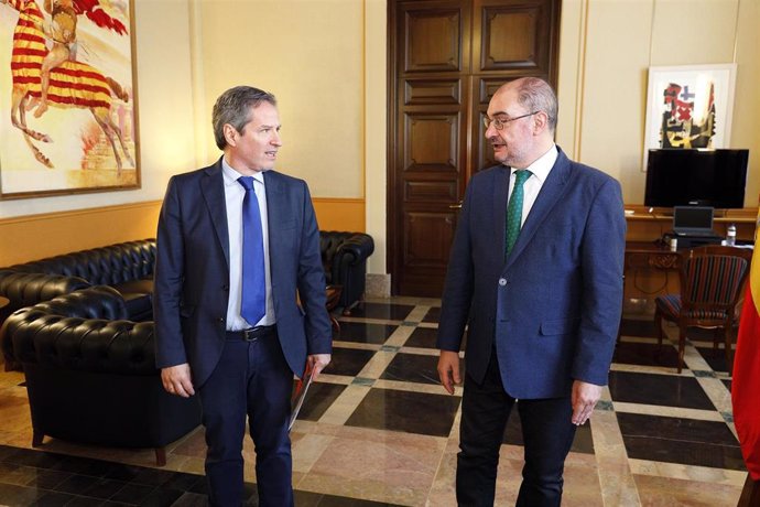 El presidente de Aragón, Javier Lambán, y el líder regional de Cs, Daniel Pérez Calvo, se han entrevistado en el Pignatelli.