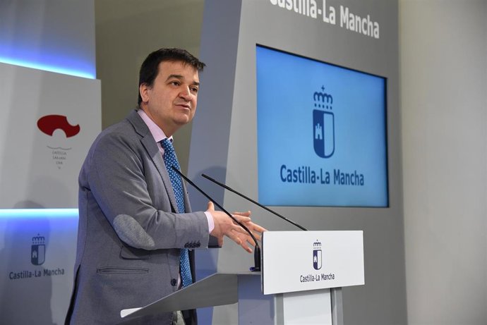 El consejero de Agricultura, Francisco Martínez Arroyo, en rueda de prensa.