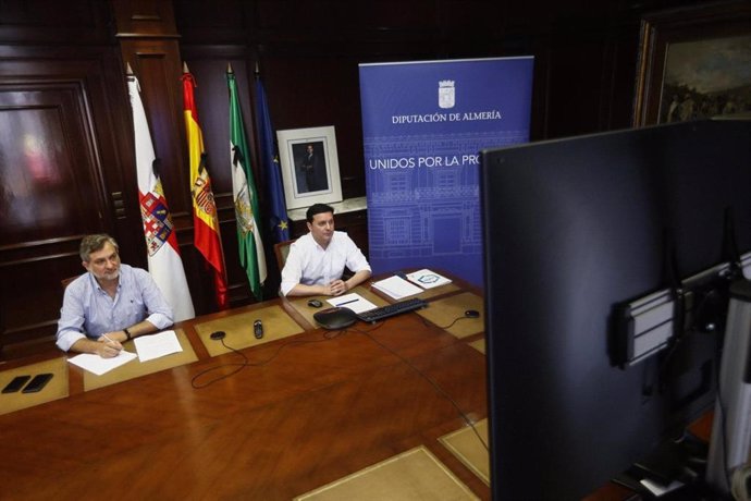 El presidente de la Diputación, Javier Aureliano García, junto al vicepresidente Ángel Escobar